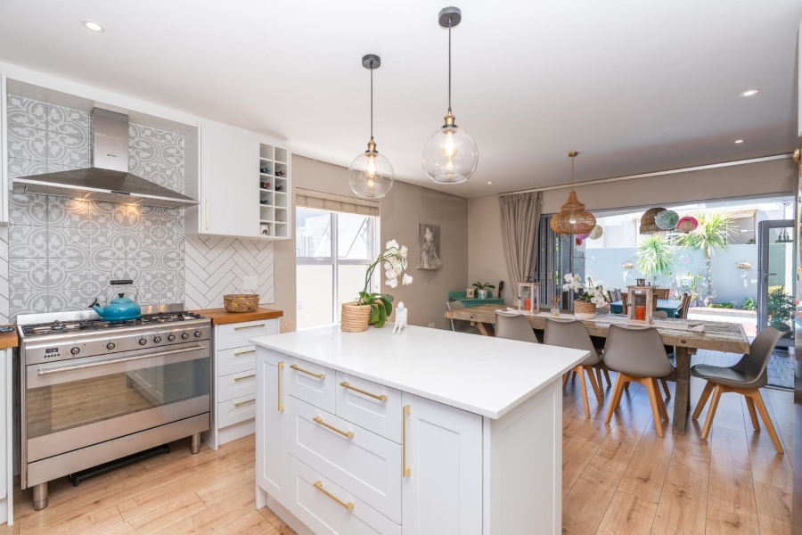 3 Bedroom Property for Sale in Somerset Lakes Western Cape